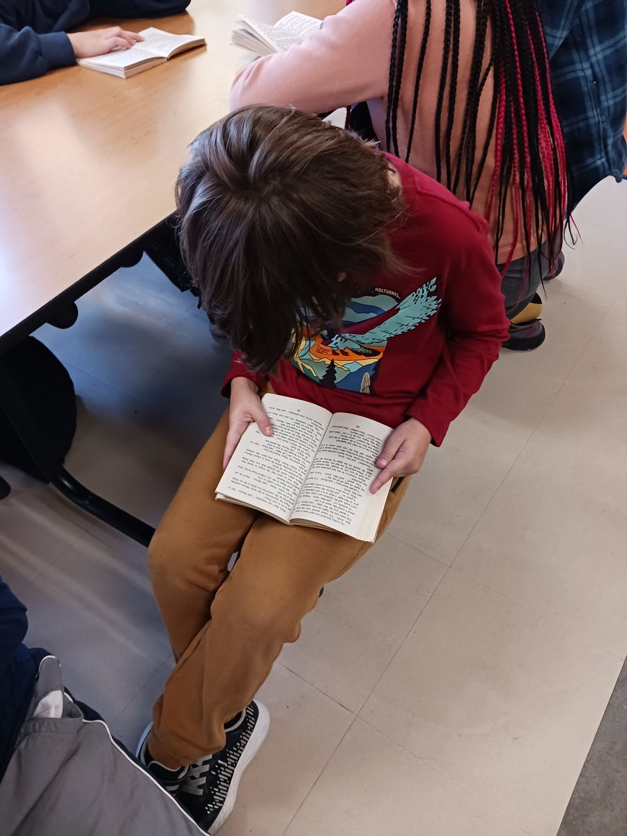 fmteducare's tweet photo. Older Educare Book Club 📖 SIDEWAYS STORIES FROM WAYSIDE SCHOOL by Louis Sachar #ReadAloud #ExcellentPractice #SillyStories we realized we have things in common with some of the characters #BookClub ❤️ https://t.co/nqzRqHXMuY