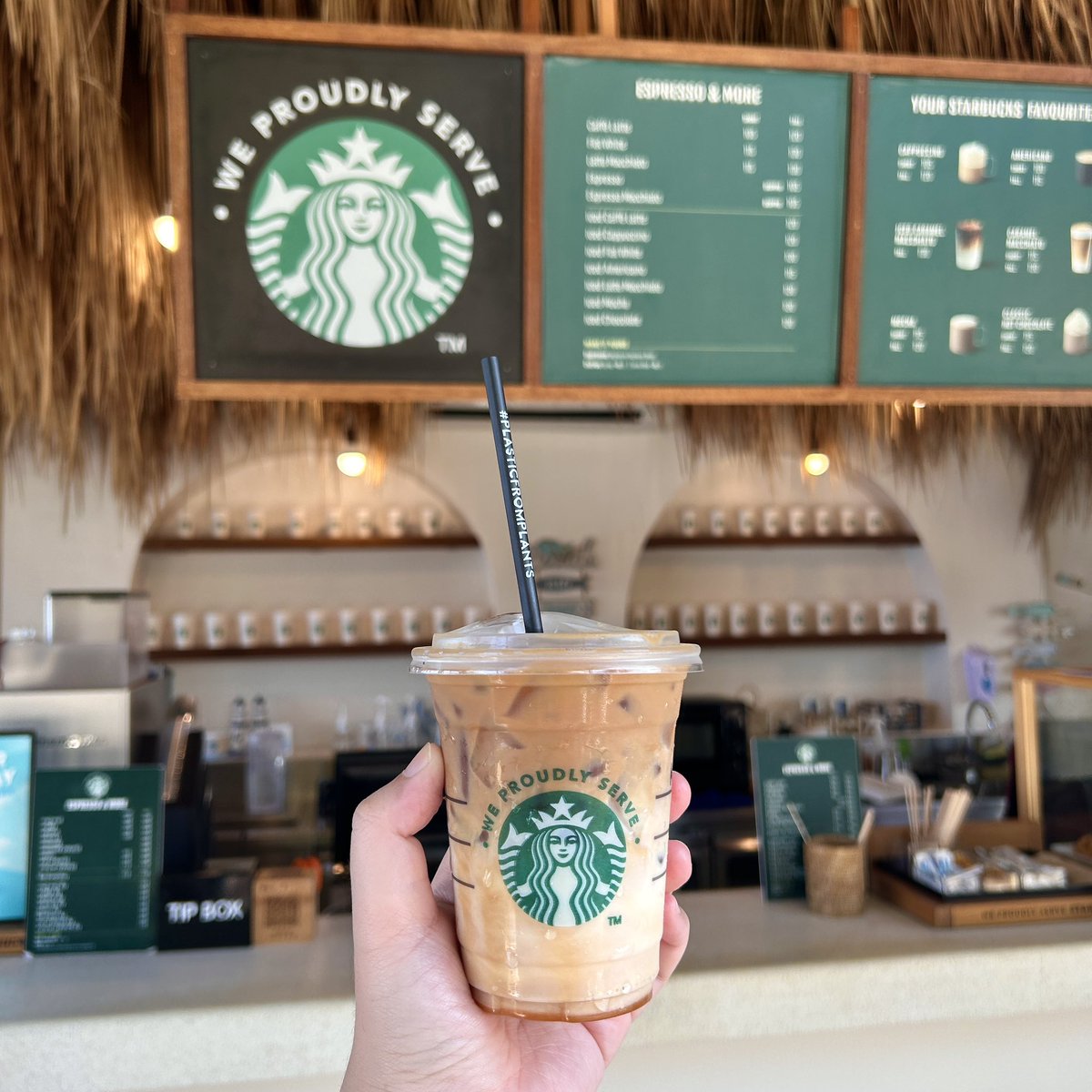 arnathaofficial's tweet photo. สตาบัคที่นี่ฟีลดีมาก เป็นการจิบกาแฟฟังเสียงคลื่นสุด 🌴🐬 https://t.co/DnbJIlkn5n
