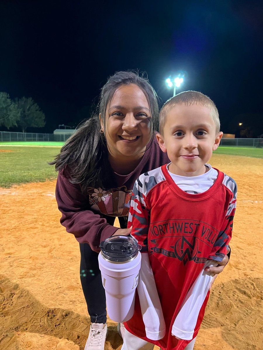 JasminFelix9's tweet photo. The best part of my job is getting to build relationships with my students outside of school! ♥️🫶 Go Michael!
#TeamMcInnis #McInnisElementary #TeacherLife #VCS https://t.co/9ch3azLsGh