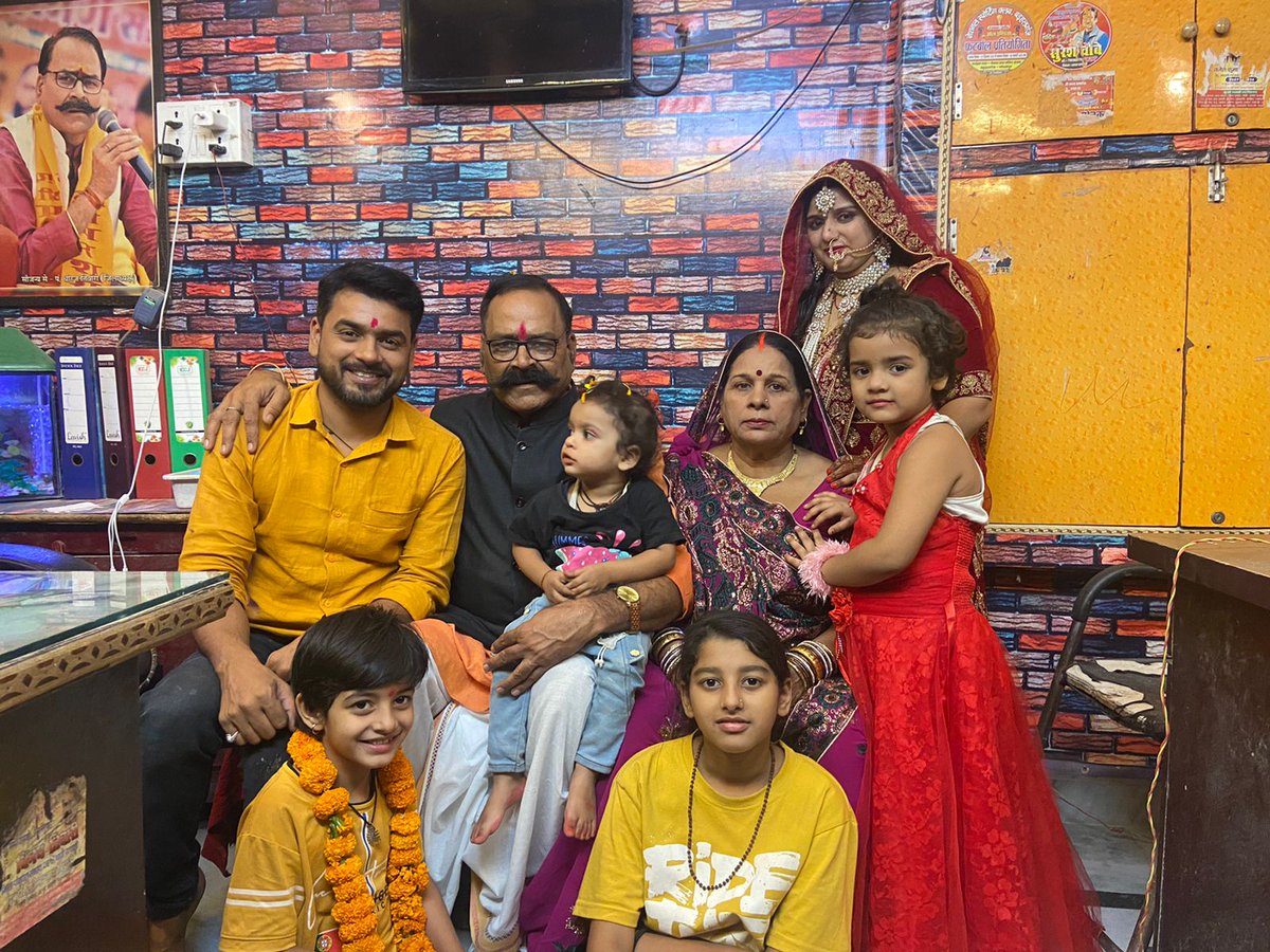 rn_tripathi00's tweet photo. हिंदू धार्मिक परम्परा के इस संवदेनशील,सरोकार युक्त ,समावेशी ,शाश्वत कल्याणकारी और शौभाग्य प्रदाता पर्व करवा चौथ पर अक्षुण्ण सुंदरता की सुंदरतम बधाइयां आप सभी को 💐💐 https://t.co/HTUl3icuYw