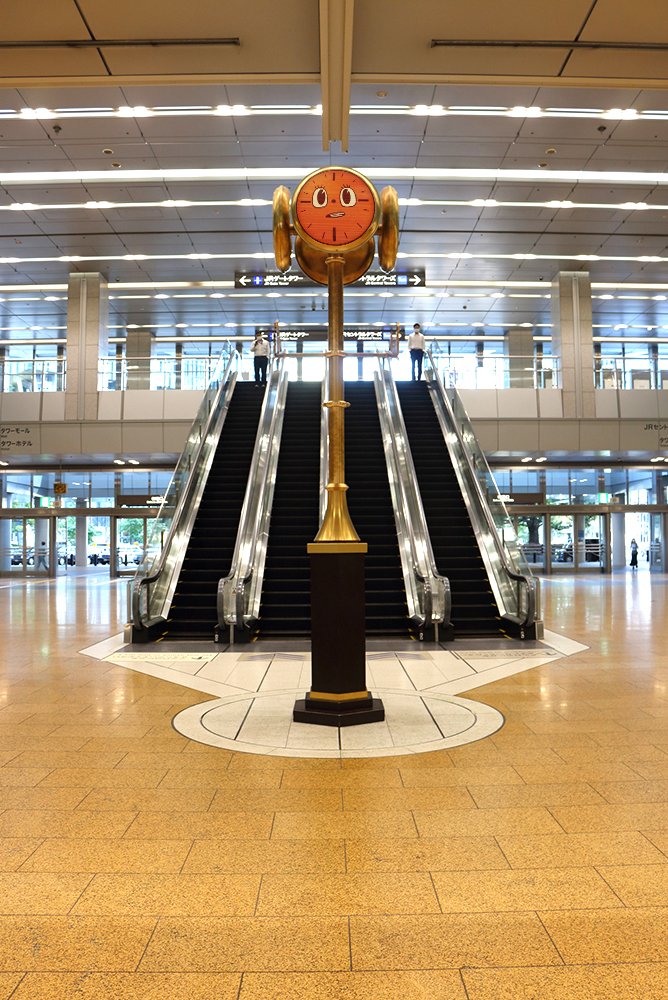 またしてもロキの悪戯…？

名古屋駅の待ち合わせで
有名な金の時計が…👀

#ロキの悪戯カウントダウン
#ロキ新エピソード配信まであと1日
#ミスミニッツ #ロキ #TVA