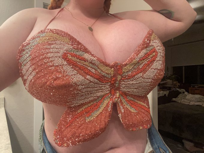 I made this top fit with threats and cajoling. https://t.co/4eEgegSt88