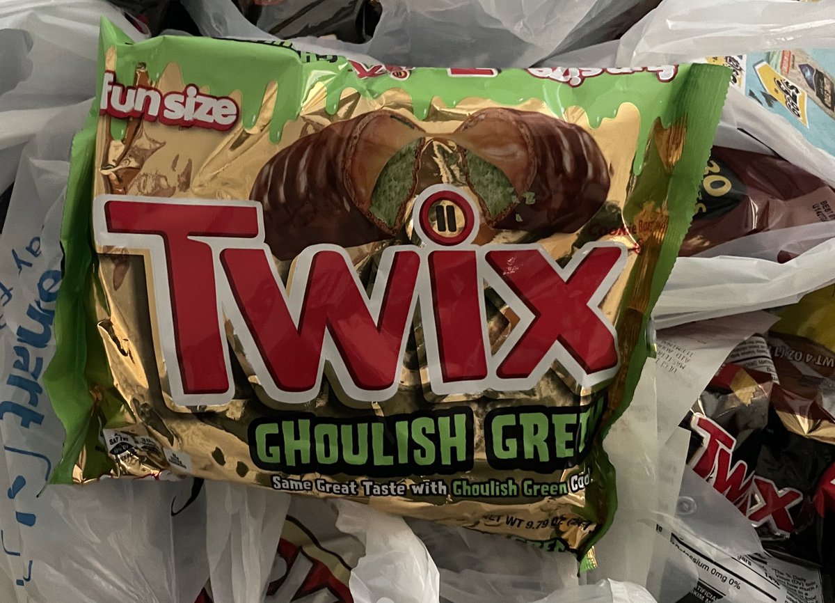 Poppy_Bonaparte's tweet image. green Twix are delicious!

I got these today w/ my discount Halloween candy haul!
#rawrr 😁🍫