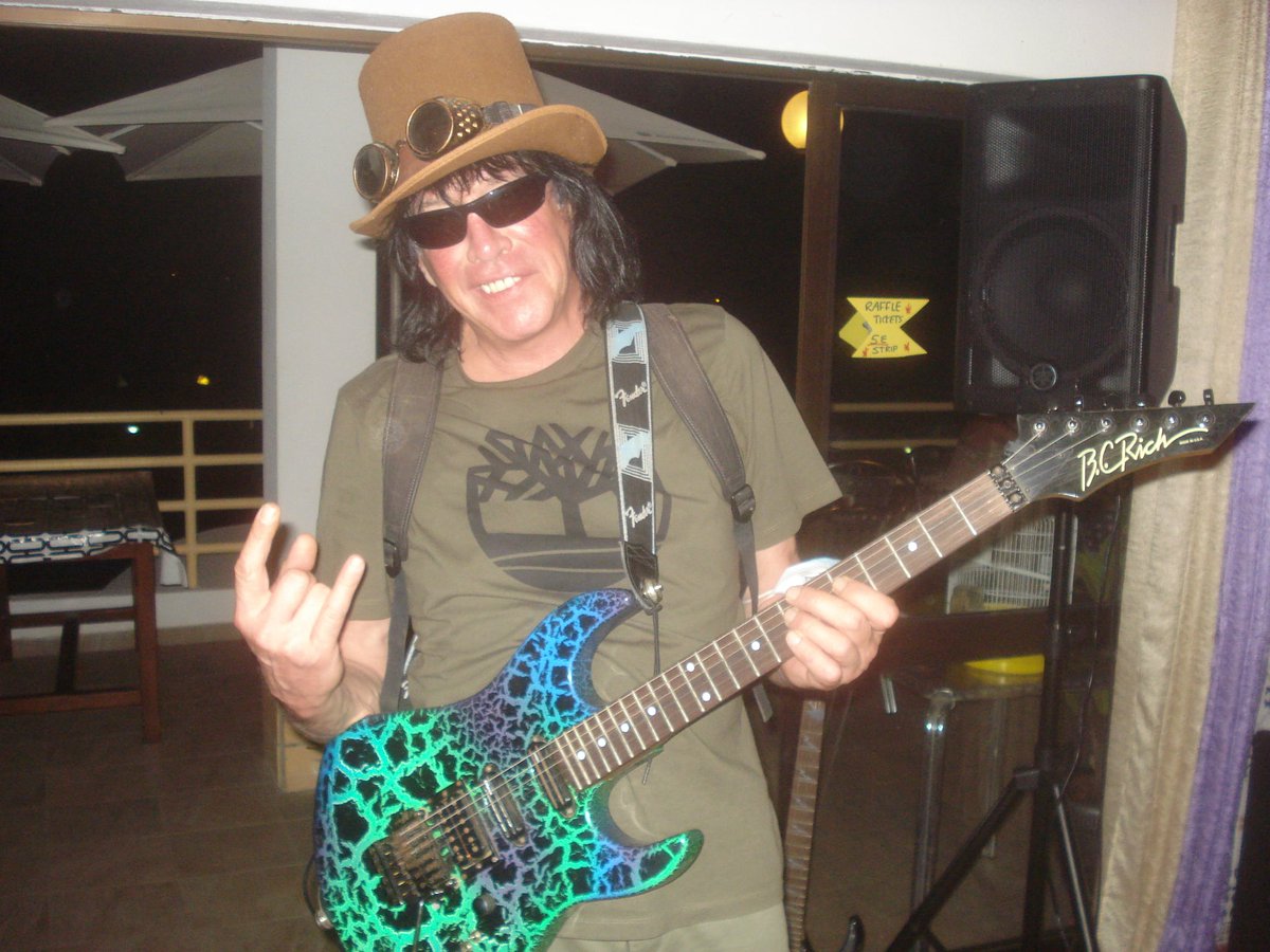 ' Johnny & The Beast ' (The BC.Rich USA Custom Shop Guitar) My Ultimate Favourite @ J.AK @FatBastardSound @LeonasSister @karenak @wilybo @KateStantonSing @wild4orange @myMotorhead @The_SoapGirls @COSENTINOFRANK @Judy_Cockerton @Wrix2 @_MarieHunt @LupeGaru
