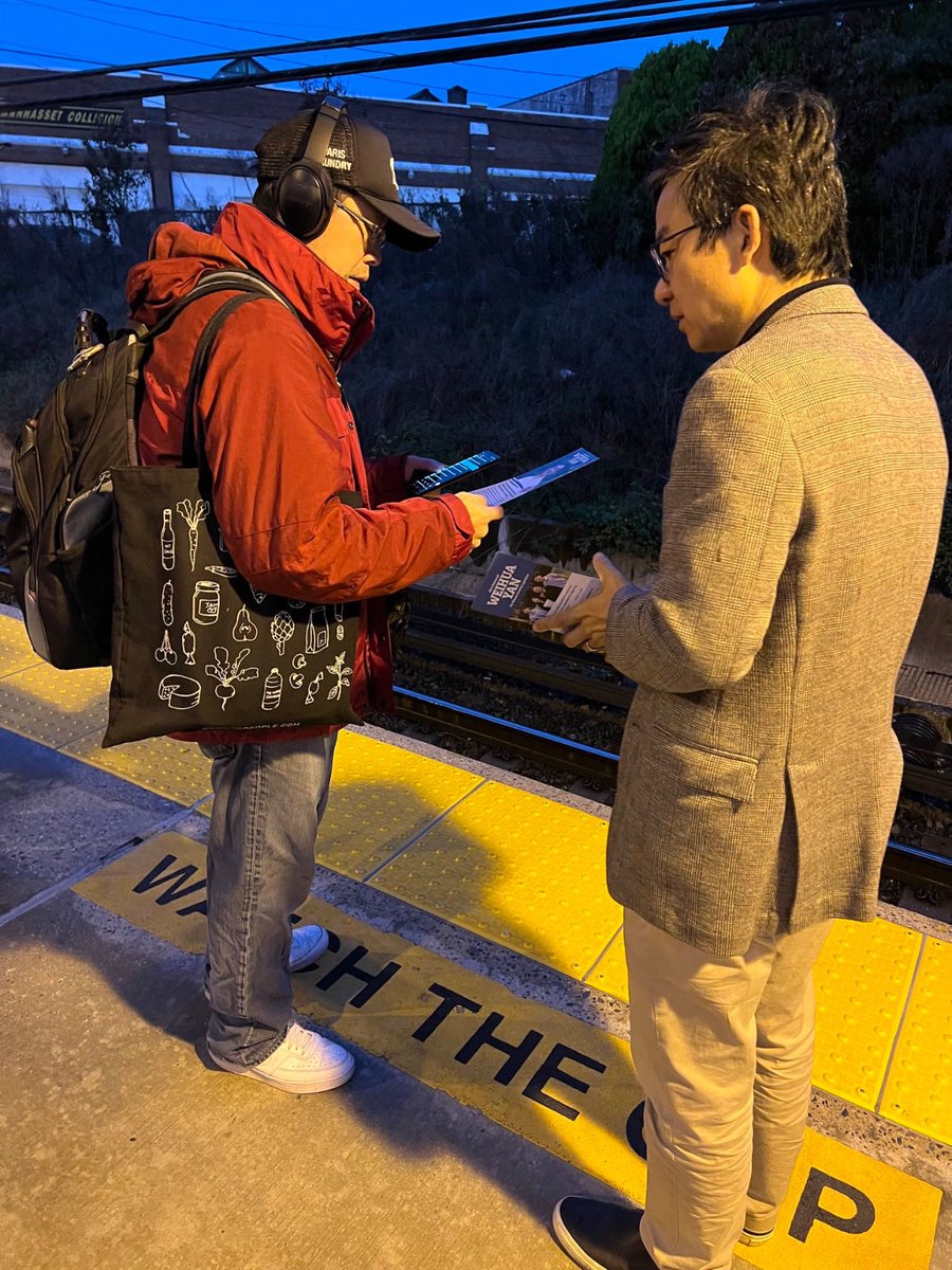 TeamWeihuaYan's tweet photo. Going strong since 6am!

I am happy to meet residents in Great Neck train station yesterday and Manhasset train staton today. https://t.co/q0B5HfuORo