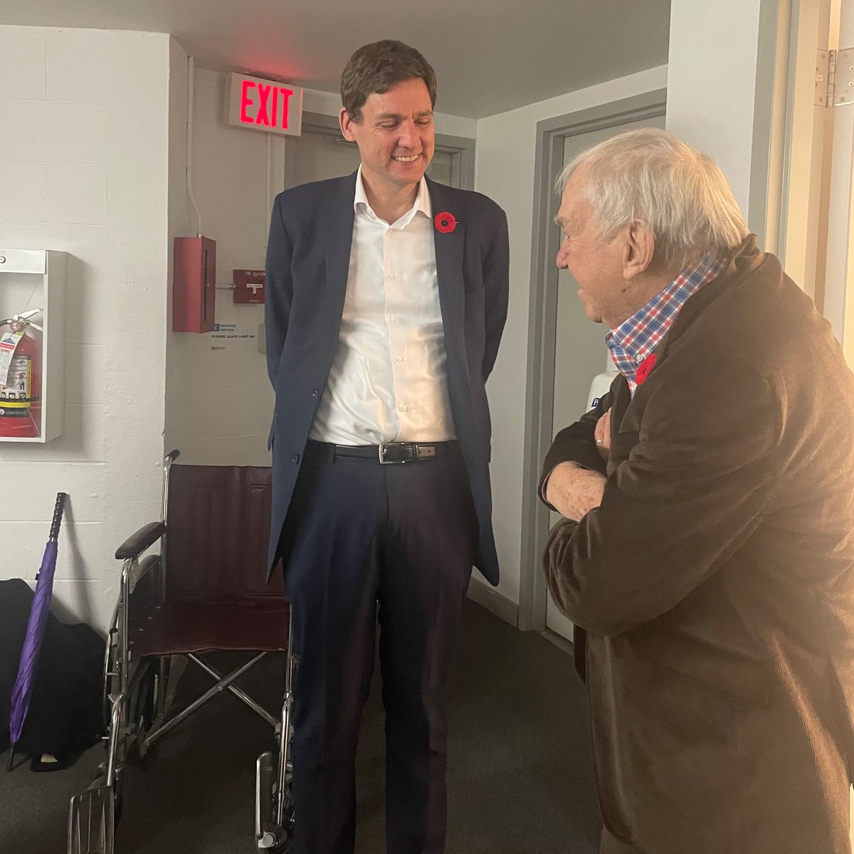 Legends chatting in the green room before the Vancouver event.