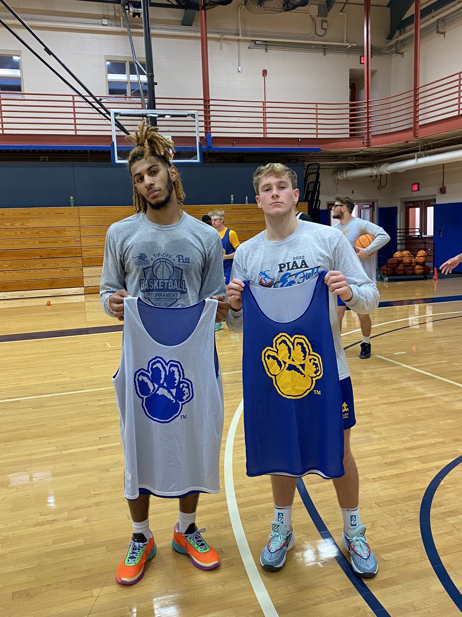 Blue/White scrimmage ✅

(These two just had to do a jersey swap)