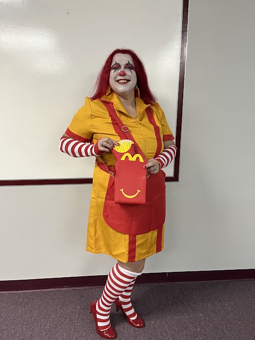 TechnoGeekGirl1's tweet photo. @McDonalds  my Halloween costume https://t.co/1sN9pglh4t