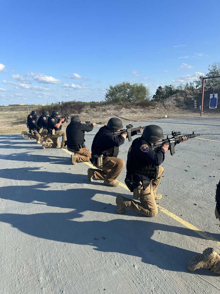 valorrgv's tweet photo. Valor Tactical Patrol Rifle Course. Cameron County Park Rangers. Great to see these officers embrace new tactics, principles and techniques when deploying patrol rifles out on patrol. https://t.co/eXuArXwYKE. https://t.co/PQHCsrH9w0