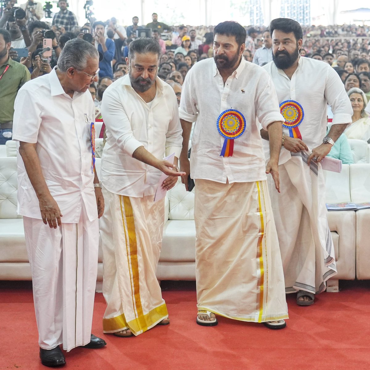 ikamalhaasan's tweet photo. Yesterday, on the occasion of the state of Kerala’s 67th anniversary, I had the honor of attending Keraleeyam2023 in the presence of Hon. CM Thiru Pinarayi Vijayan. I spoke on the achievements of Kerala in universal healthcare, education and devolution of powers to local body institutions.  Also had the pleasure of meeting my friends Thiru Mohanlal and Thiru Mammootty.   

@PinarayiVijayan @Mohanlal @mammukka