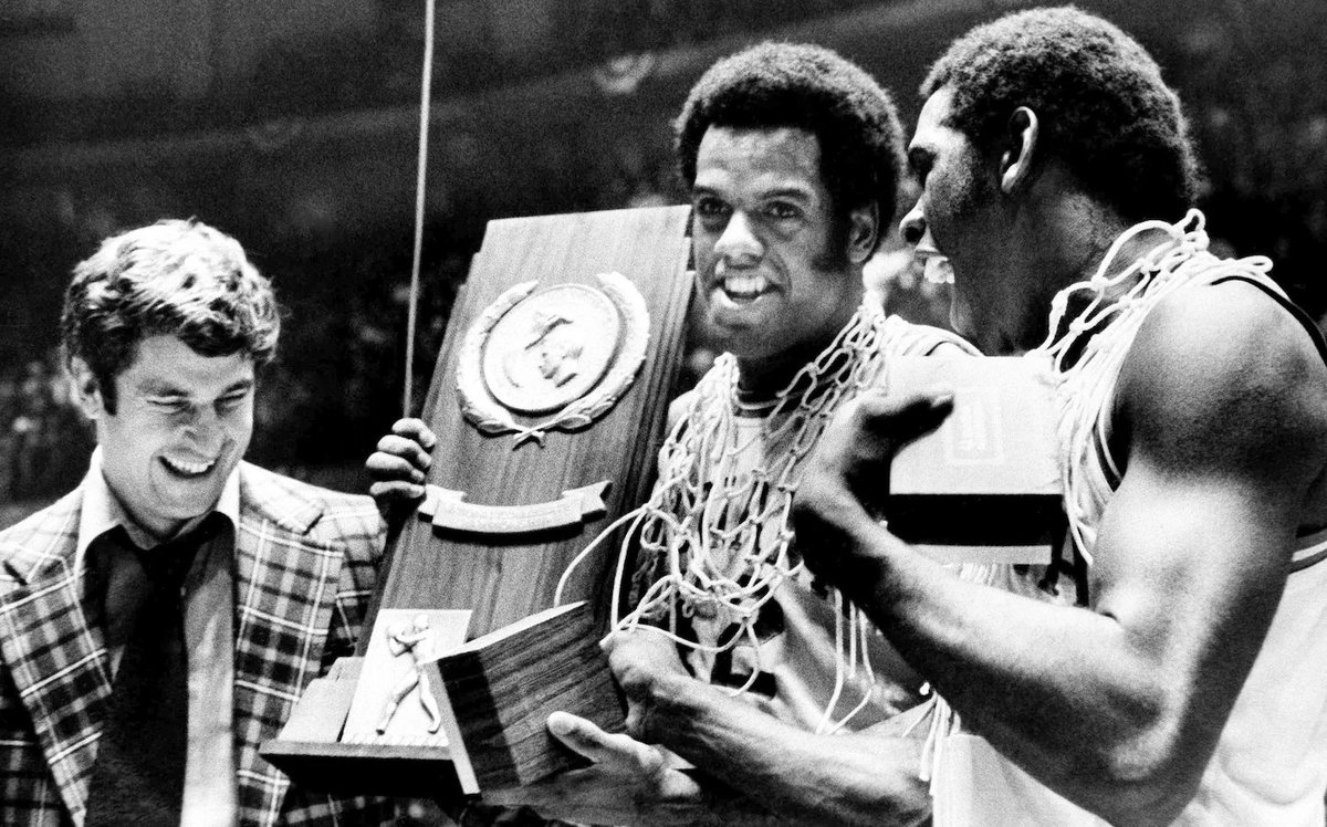 Inklingstar's tweet photo. 1/2 When I was a freshman @IndianaUniv in 1976, #BobbyKnight was a legend. Team members #ScottMay, #QuinnBuckner, and #KentBenson were heroes. https://t.co/bVBVR0hscO