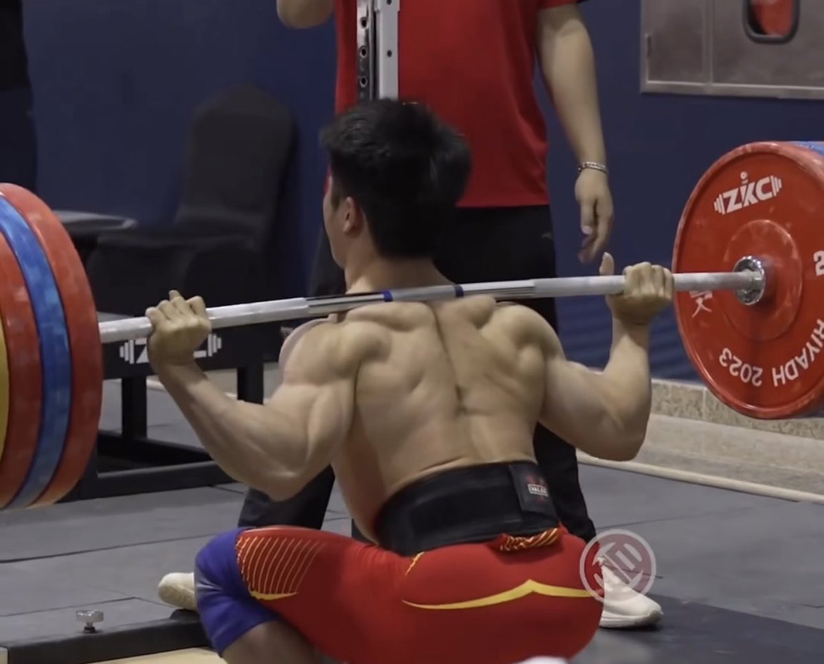 Squat cues

➕Feet shoulder width or just inside 
➕Toes slightly out
➕Bar on top of traps 
➕Elbows down
➕Chin tucked eyes straight ahead

➕First move- break knees

➕Think hips down not back
➕Weight in mid foot
➕Knees track over toes (slightly out)