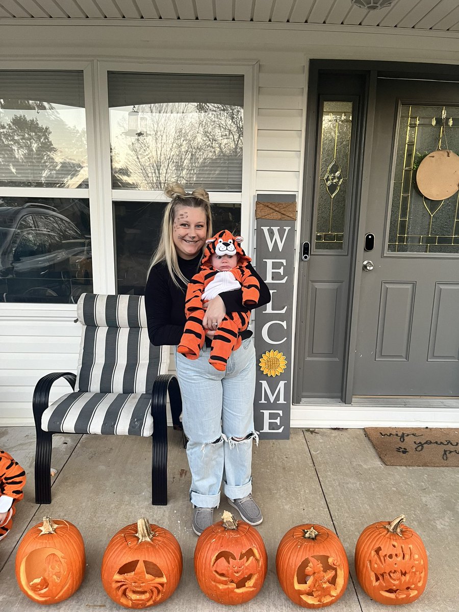 CheyStufflebean's tweet photo. Halloween 2023 🎃👻🤍 https://t.co/Q7pYLfpkez