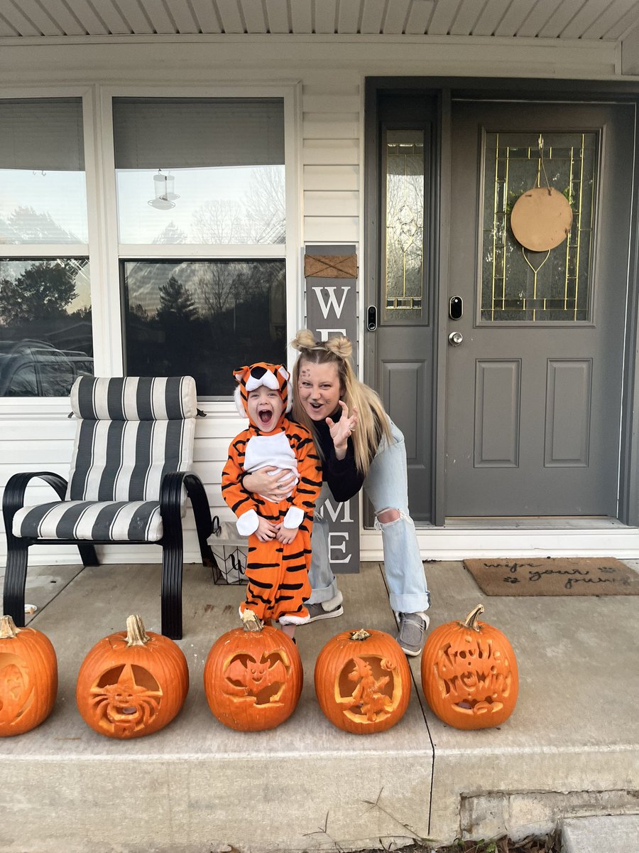 CheyStufflebean's tweet photo. Halloween 2023 🎃👻🤍 https://t.co/Q7pYLfpkez