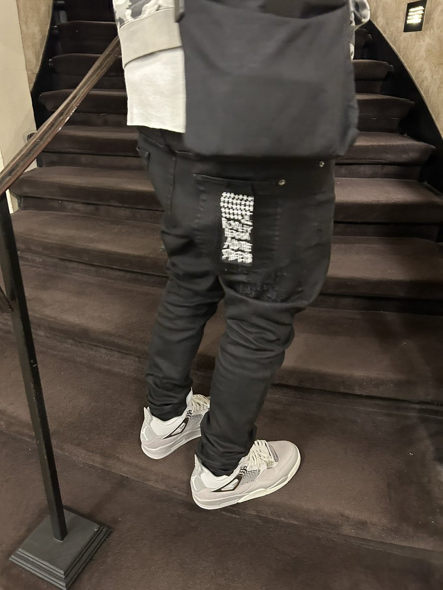 Ajt332Alex's tweet photo. Looking for mud… @FLAWLESSLUCKI #23 #viral #share #luckii https://t.co/aSWuwSm4ep