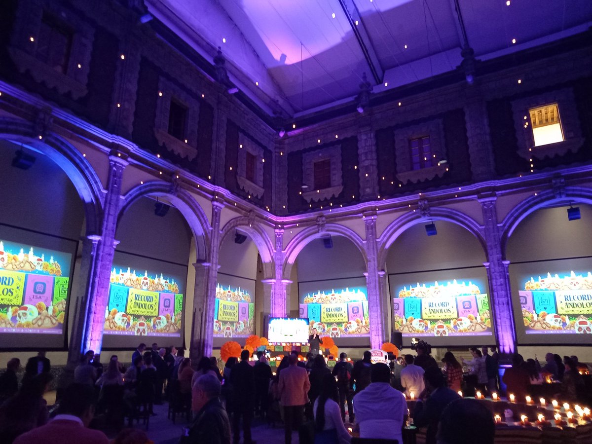mfloresarellano's tweet photo. Aquí en el @MuseoMIDE en la presentación de la exposición de fotografía digital más grande del mundo (en homenaje de nuestros difuntos) que efectúa @ISATVMEX_ https://t.co/QNLJVaV28F