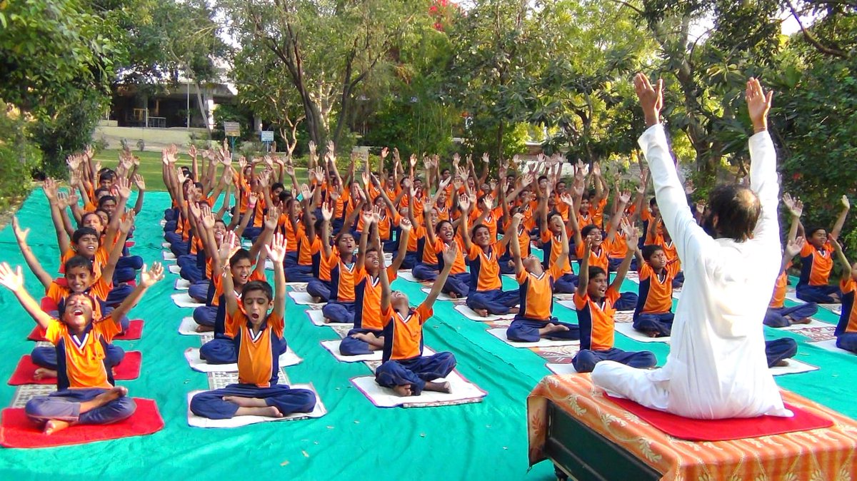 #FoundationOfBharat
Sant Shri Asharamji Gurukuls में विद्यार्थियों को दी जाती है योग, ध्यान, प्राणायाम की शिक्षा और किया जाता है संस्कारों का सिंचन जिससे उनकी एकाग्रता सिद्ध हो जाती है, तो
Outstanding Performance to करेंगे ही❗
Integral For Growth