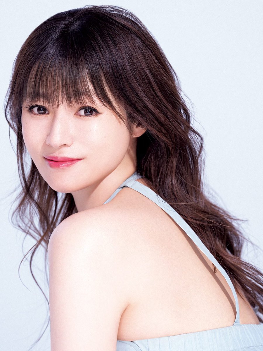 bitekicom's tweet photo. 本日11月2日は  #深田恭子 さんのお誕生日。おめでとうございます🎂

すらりと伸びた脚、キュッと引き締まったウエスト──。
ストイックなことはせず、心地よく自分らしいままに素敵なカラダは、私たちの理想！

ヘルシーな美ボディの秘訣はこちら▶︎ https://t.co/GTpg1H6bMt https://t.co/OHxM7W41vY