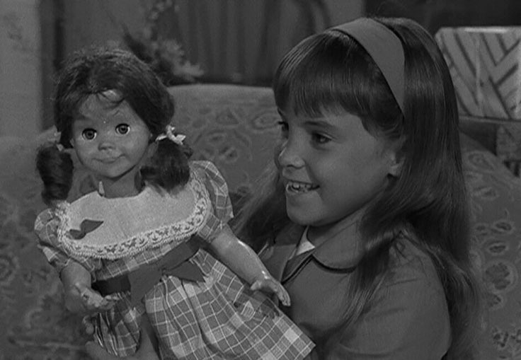 TheNightGallery's tweet image. Talky Tina turns 60!

That’s right. On November 1, 1963, Twilight Zone&apos;s &quot;Living Doll&quot; first aired, in which a man&apos;s life is turned upside down when his stepdaughter&apos;s new doll adopts a homicidal dislike of him.

Stars Telly “Kojak” Savalas. #TinaDoesntLoveYaBaby 😏