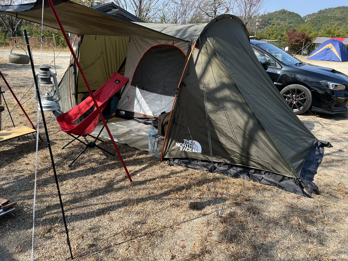aerodynamicsNo1's tweet photo. やっぱキャンプは平日よね😆
今日は新しいテントデビュー⛺️
まずは設営完了してのいっぱい🍺
(*´○`)o🍺カンパーイ
いきなりカメムシに襲撃された😭
#キャンプ
#NORTHFACE
#EVADOCK2 https://t.co/vilaOPVU0F