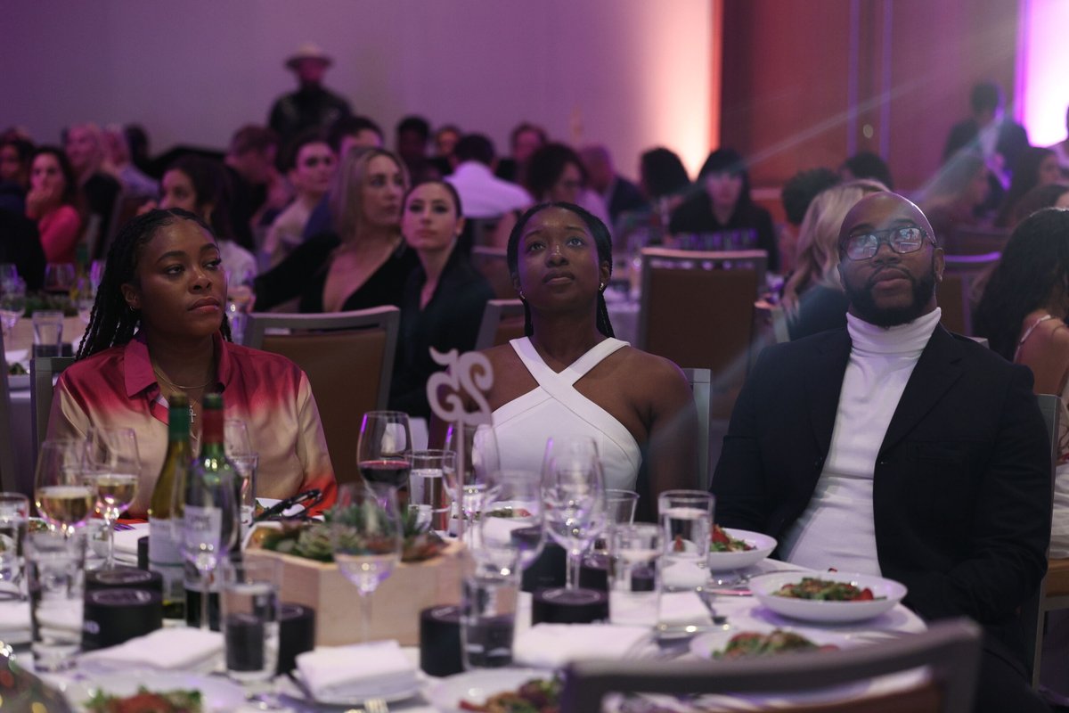 wearesona_'s tweet photo. So much joy, passion, and inspiration in the room last Sunday at the 2023 SONA Warrior Awards ceremony. Thank you for celebrating songwriters!
#SONAwarriorawards #songwritersfirst #wearesona https://t.co/cCqu3QGuUG