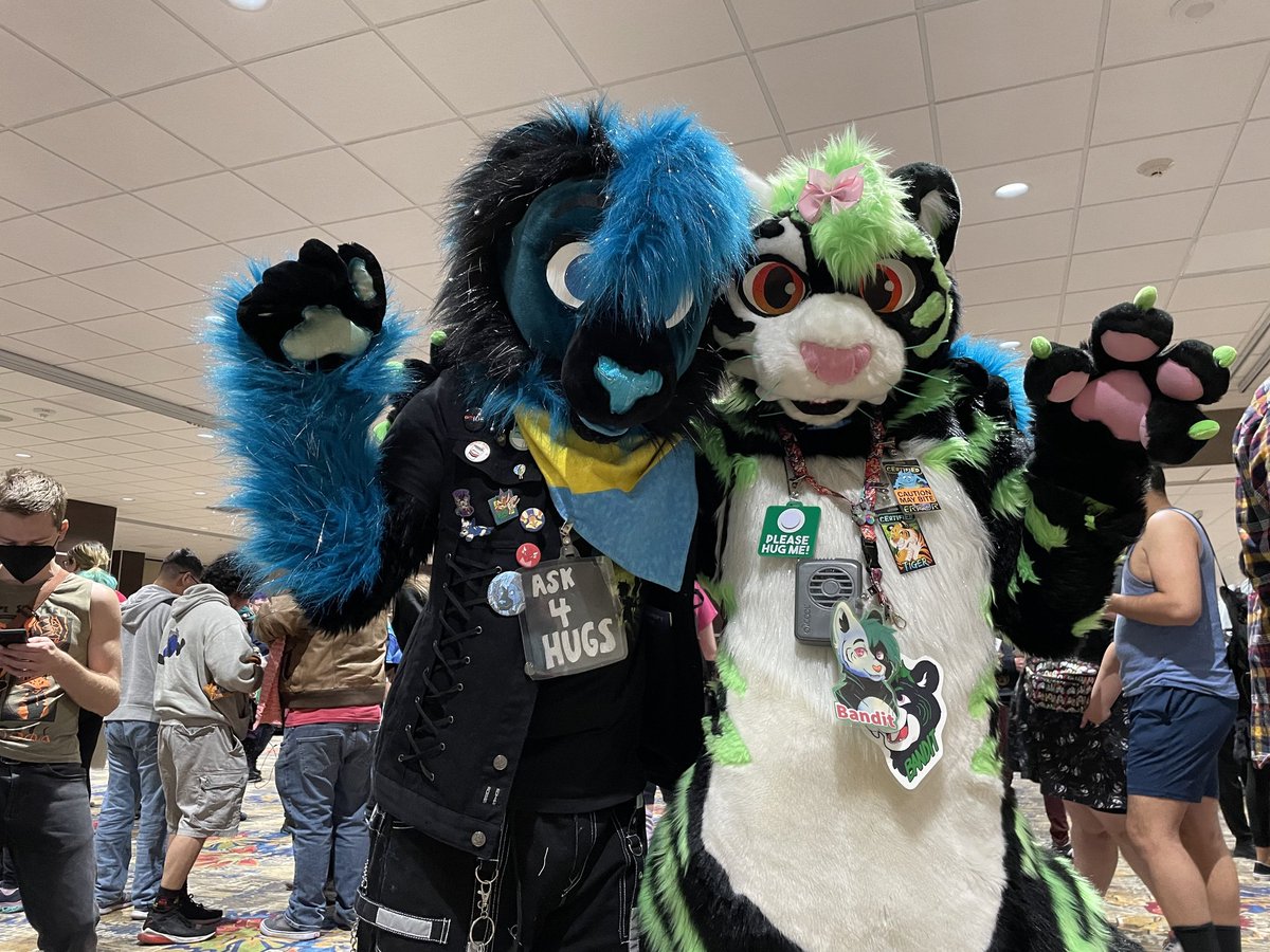 HarleySparklez's tweet photo. More amazing fursuiters at BLFC! https://t.co/SxPj93qvtR