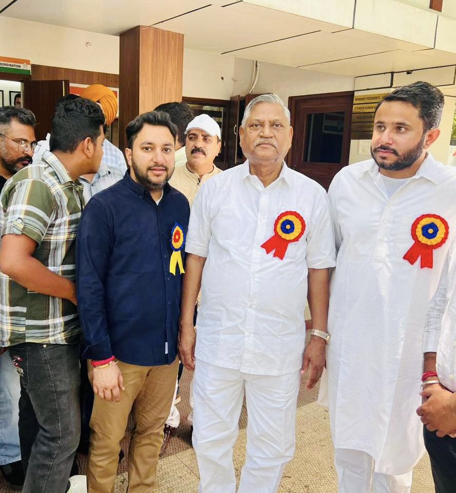 ankurmehta_adv's tweet photo. हरियाणा प्रदेश कांग्रेस कमेटी के अध्यक्ष चौधरी उदय भान जी को जन्मदिन की बहुत- बहुत बधाई व हार्दिक शुभकामनाएं !
ईश्वर से आपके अच्छे स्वस्थ और दीर्घायु की कामना करता हूं !
@INCUdaiBhan https://t.co/w7V53nKMWM