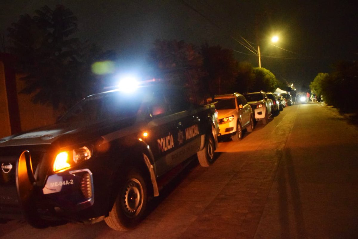 SanMateoAGob's tweet photo. #Ahora 👮🏽♀️🚔 | En coordinación con la @SS_Edomex se realiza el Operativo #DiaDeMuertos en todos los #panteones atenquenses para la tranquilidad de familias y visitantes a la tradicional velada del #1deNov.
#ProtecciónCivil recomienda precaución en encendido de ceras y veladoras.🕯️ https://t.co/k0zgfWXY5z