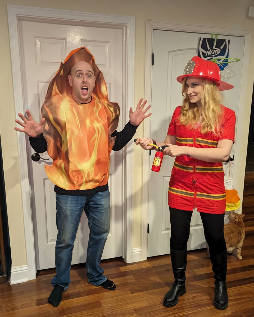 somanypidgeons's tweet photo. #CouplesCostumes 🔥👩‍🚒🎃❤️ https://t.co/tpeWdVmpTb