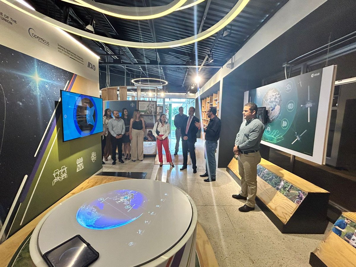 matteobanti's tweet photo. Muy fructuosa reunión con @manueloteroIICA en la sede de @IICAnews en San José, y visita al las instalaciones demostrativas de Copernicus que ofrece informaciones satelitales para la toma de decisiones basadas en datos https://t.co/xnra6j9f5A