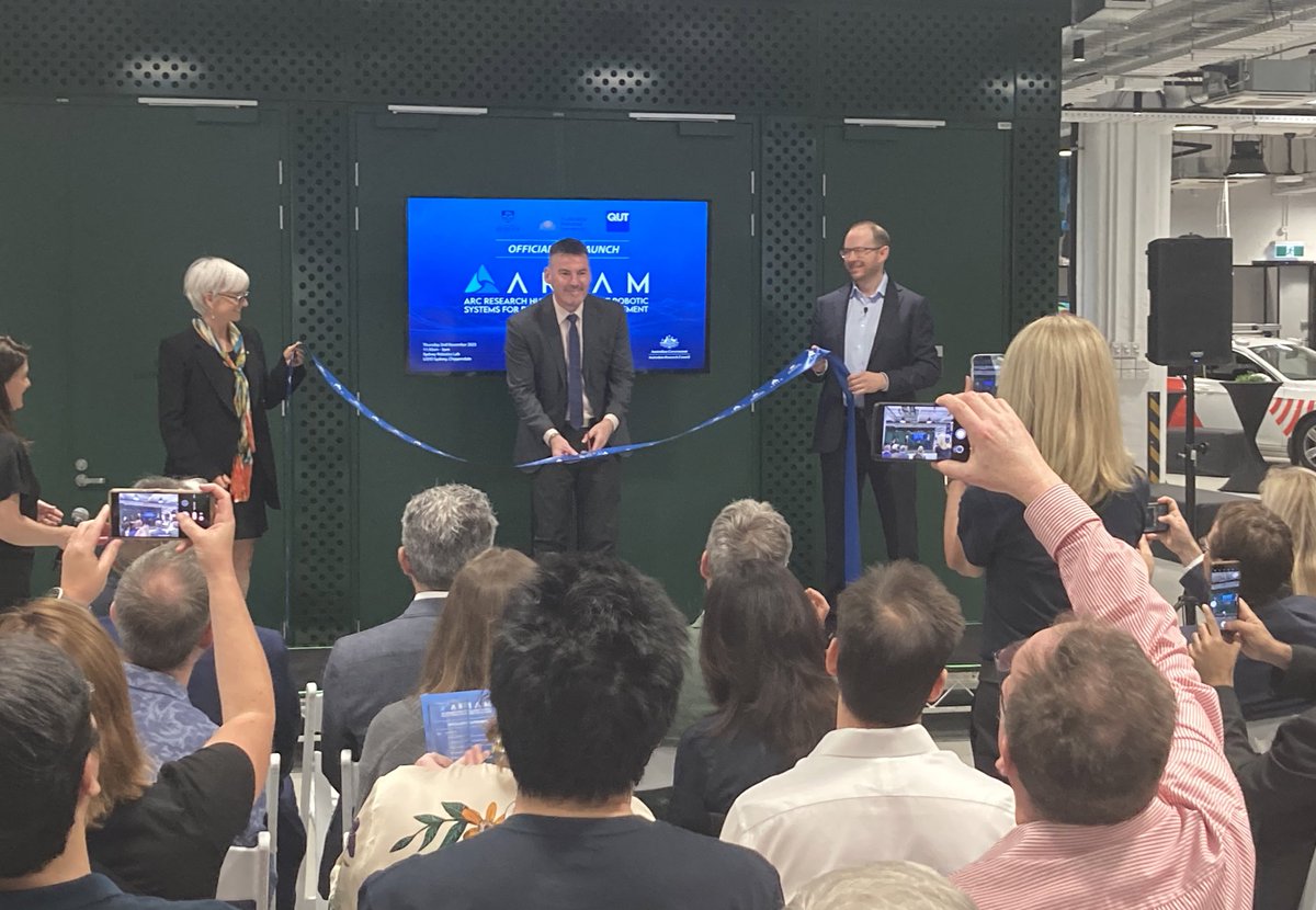 Full house at the launch of the new robotics @Sydney_Uni industry focus research hub Australian Robotic Inspection & Asset Management Hub @ariam_hub in collaboration with @QUT @ANUmedia @ANSTO & 15 industry partners👏 Congrats to the 😎 🤖🦾🦿👨🏽‍🔬👩‍🔬👩🏻‍💻👨🏿‍💻🤩 team! #LeadreshipForGood