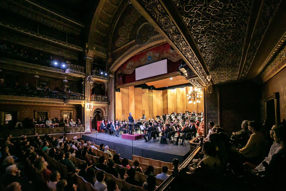 jlcastillodir's tweet photo. Después de la aventura cervantina y el inicio de temporada quiero agradecer la complicidad, trabajo y tanta buena música de @FilarmonicaJal Tamara Mumford @cervantino y @LourdesAGlez  Gracias por Mahler y Bruckner! https://t.co/PkX30av3oF