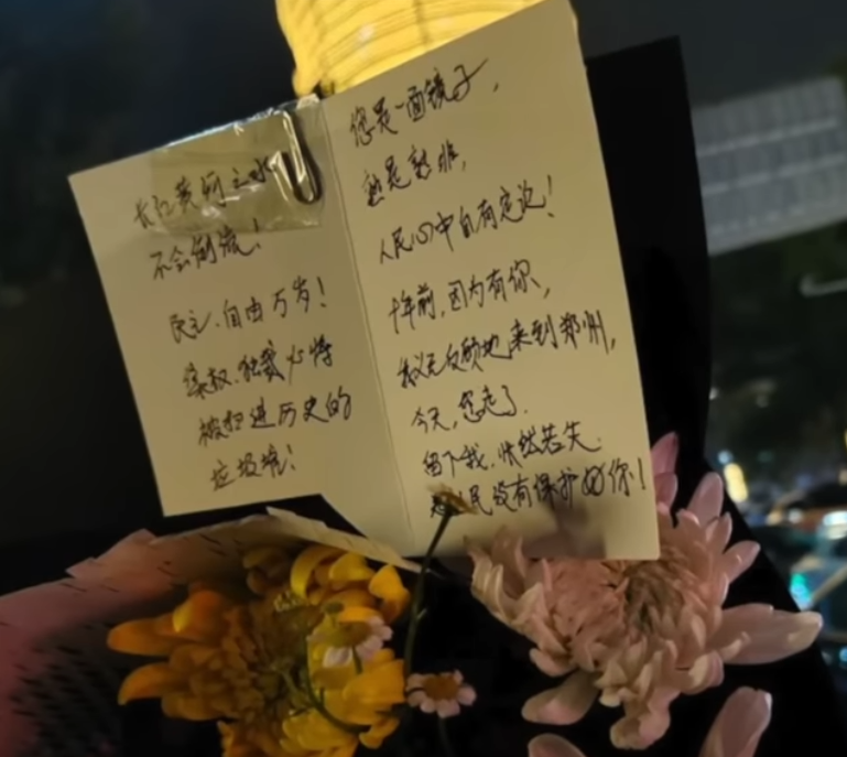 Peihelin's tweet photo. #李克强
精心构建的崇拜不��一击，发自肺腑的爱戴如此感人。 https://t.co/6R7Ic4oNLn