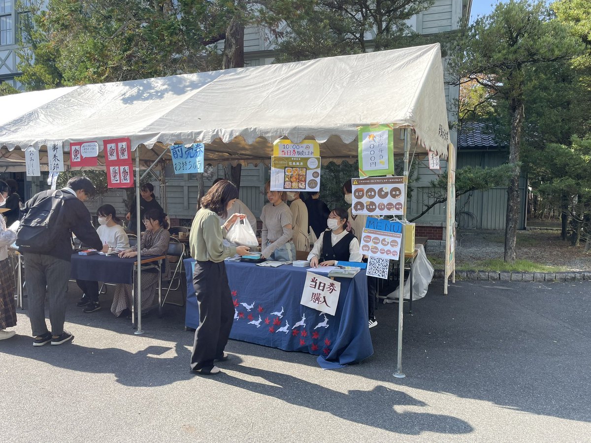 記念館前にて季節弁当販売中です🍱！
当日直接のご購入も可能ですので是非お越しください٩(ˊᗜˋ*)و