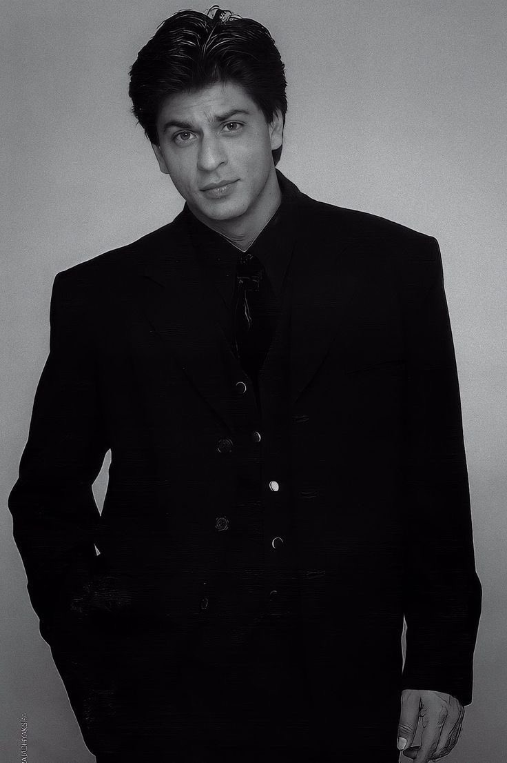 juee_d's tweet photo. To the man who stole our hearts  
#HappyBirthdaySRK https://t.co/98Tvt1S0D3