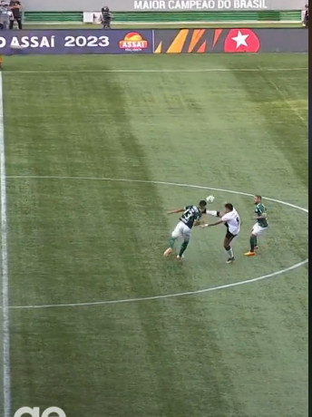 redrumlih_'s tweet image. Onde estava John Textor quando o Tiquinho Soares que fez isso aqui no Luan e não foi expulso e logo em seguida fez o gol da vitória do Botafofo  no primeiro turno ????