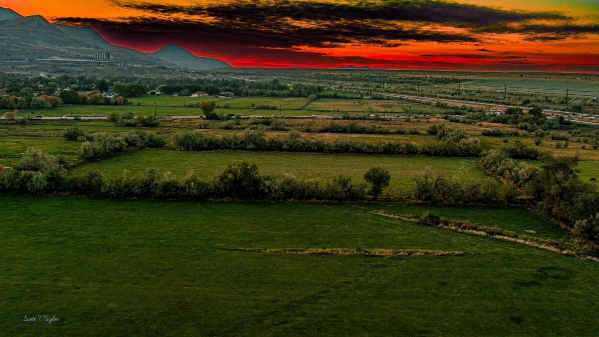 Grallon's tweet image. First sunset of November 2023.
#sunset #firstsunset #November #November1st #beautiful #utwx
@ThePhotoHour @KSL5TV @DroneHour @fox13 @ukdronenation @KUTV2News @UtahIsAwesome @abc4utah @natwxdesk @weathercaster @WeatherNation @weatherchannel @aute
