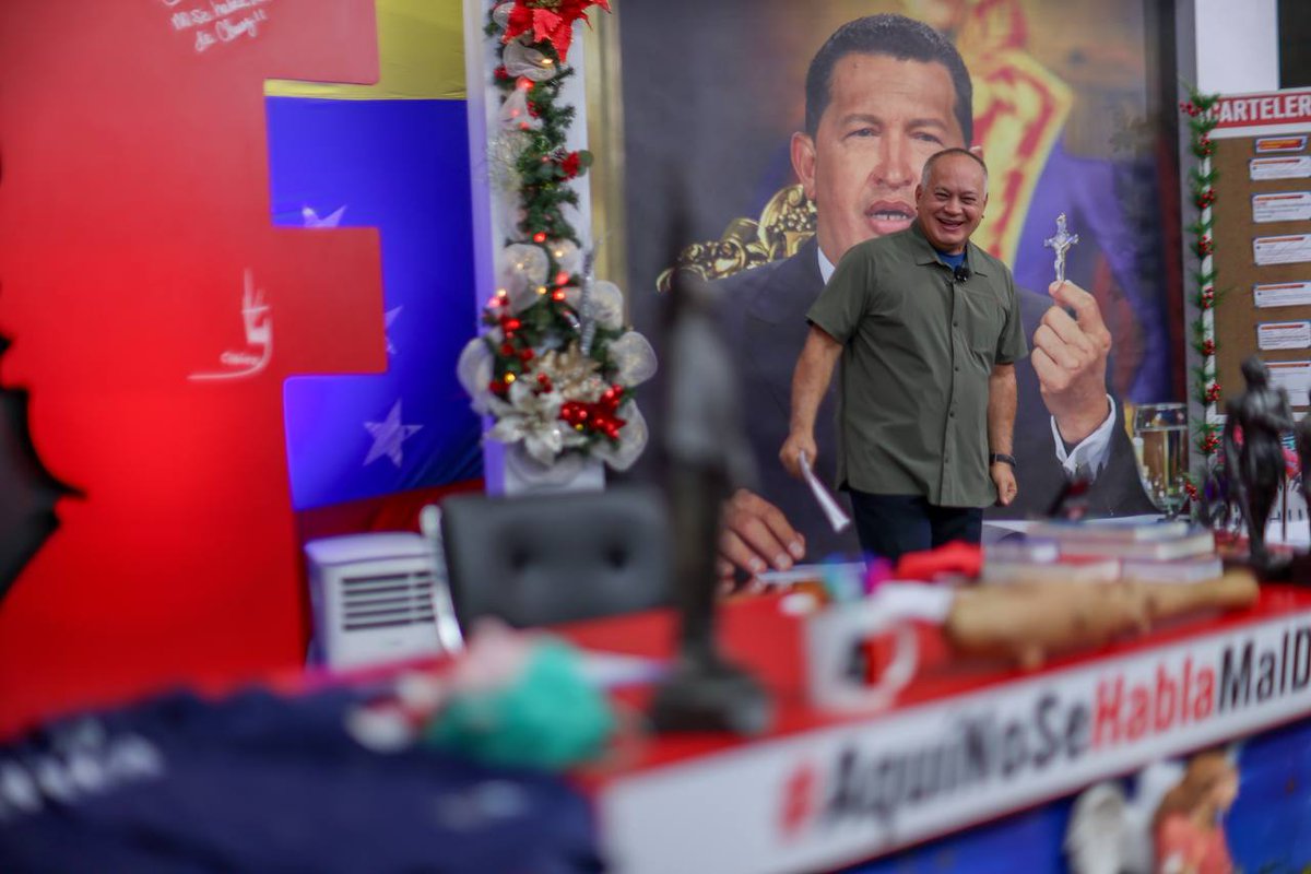 AlcDeGirardot's tweet photo. #AsiLoDijo el Cap. @dcabellor
"Mi reconocimiento al pueblo de Girardot, por esa bonita y extraordinaria movilización". 

Amor con Amor se paga!!

📷 @nawseas

@RafaelMaracay21
@ConElMazoDando 
#YoVotoCincoVecesSi https://t.co/bVVlACAlV7