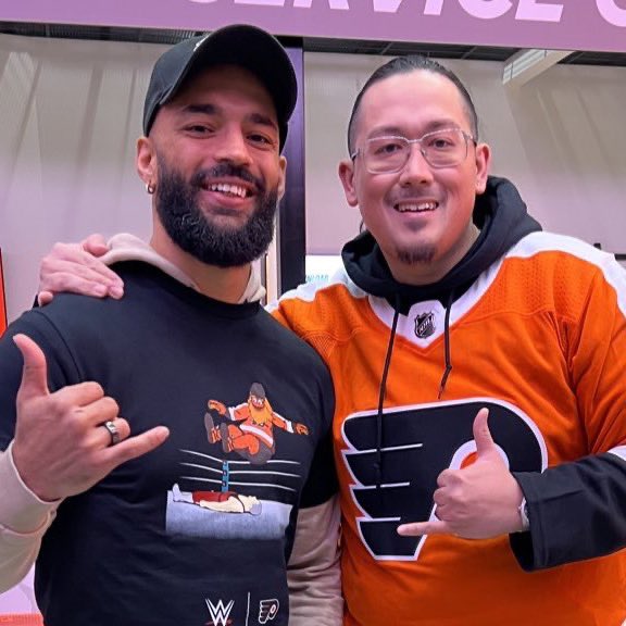 RomeoStylez's tweet photo. @WWE Night at the @NHLFlyers Game.

Got to meet up, chat with as well as get an autograph from @KingRicochet which was definitely a great experience days before my birthday. 

#WWE #Flyers #LetsGoFlyers  #WWERaw  #WWELive #WrestlingTwitter #wrestleUNIVERSE #BUFvsPHI #NHL https://t.co/g2QEyEGYfZ