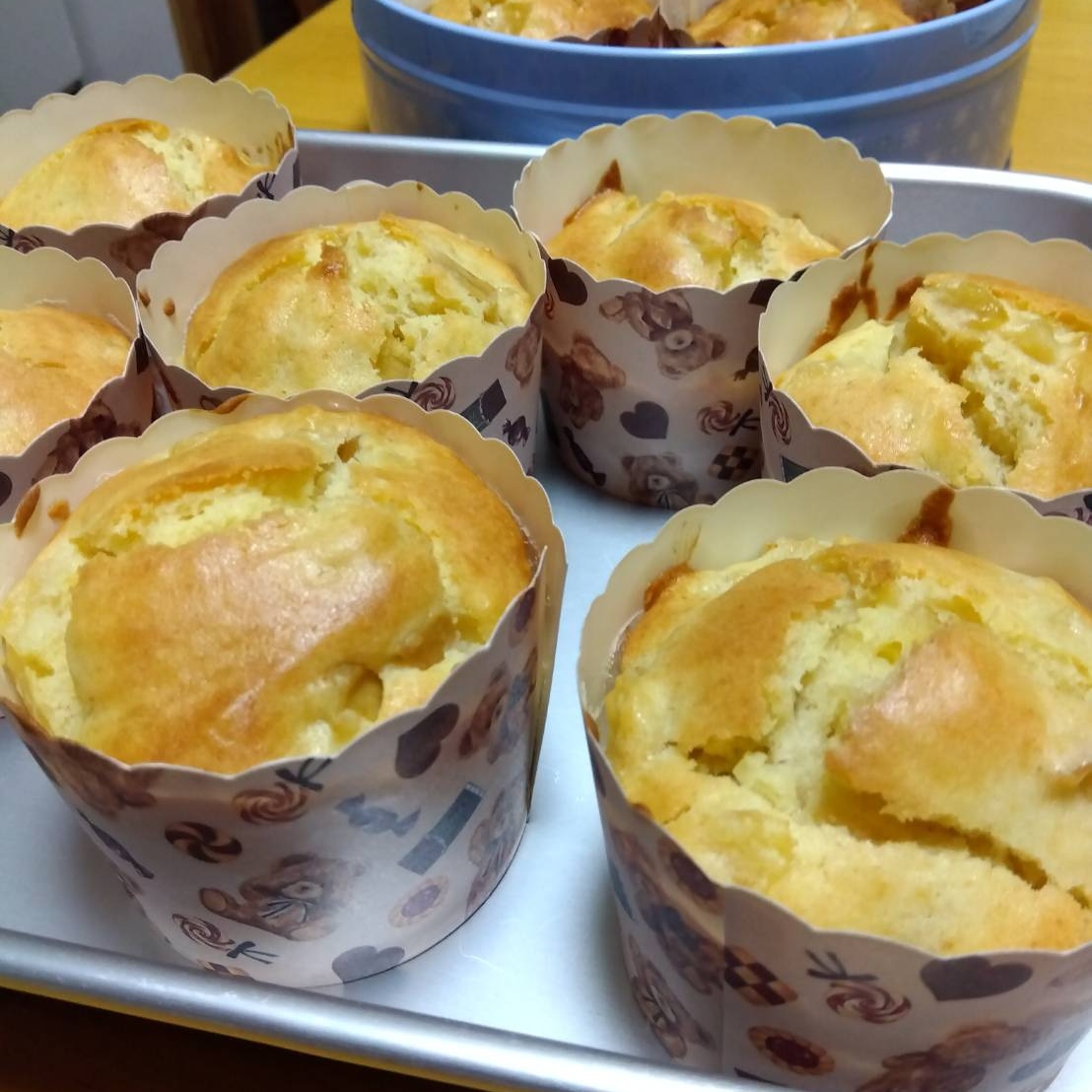 namikosoprano's tweet photo. コーラス���団員さんがお茶菓子を作って持ってきて下さいました〜りんご🍎たっぷり、手作りはやっぱり美味しい!　
#りんごケーキ
#豊橋女声コーラス https://t.co/oLwbYsYR3G