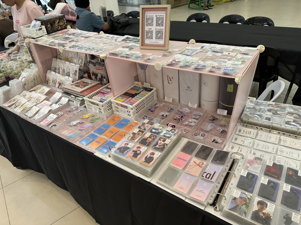 We're here right now at Ayala Center Cebu for Tricks, Treats &amp; Villains: A Post-Halloween Bash by Cebu Literary Festival! 🎃👻 

Drop by at our booth and treat your fangirling/fanboying hearts everyone! 😉😘