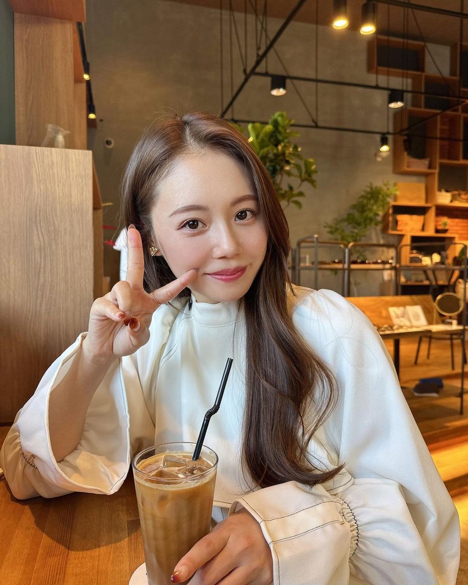 BODYROX30's tweet image. 新しくオープンしたカフェへ
行った日。
行ったことのないカフェって
わくわくするから大好き。

ワンピースは willfully_official
切り替えがあったりで
デザインがとにかくタイプ。
真冬になったら色物の
タートルニットを中に着たいな🤍

#willfully
#ウィルフリー
#pr