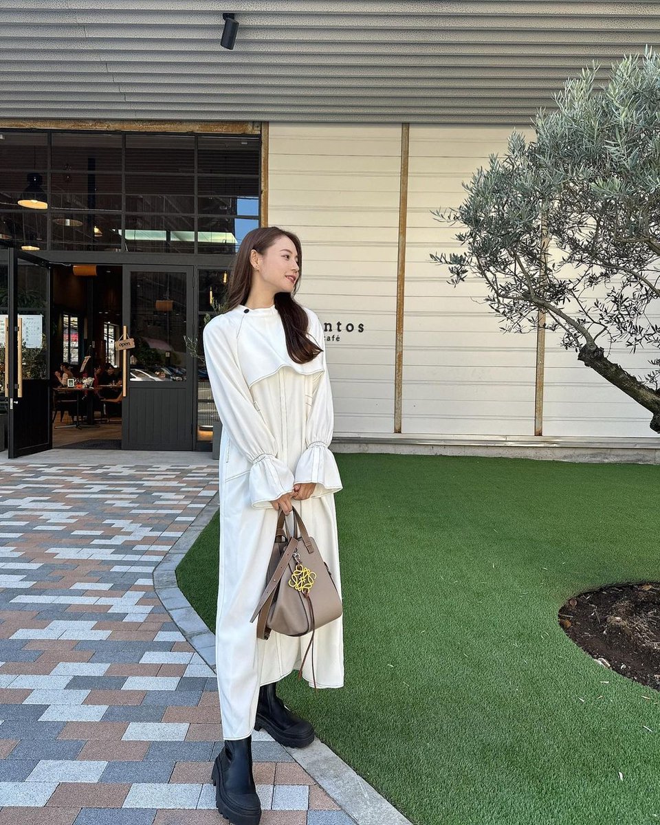 BODYROX30's tweet image. 新しくオープンしたカフェへ
行った日。
行ったことのないカフェって
わくわくするから大好き。

ワンピースは willfully_official
切り替えがあったりで
デザインがとにかくタイプ。
真冬になったら色物の
タートルニットを中に着たいな🤍

#willfully
#ウィルフリー
#pr