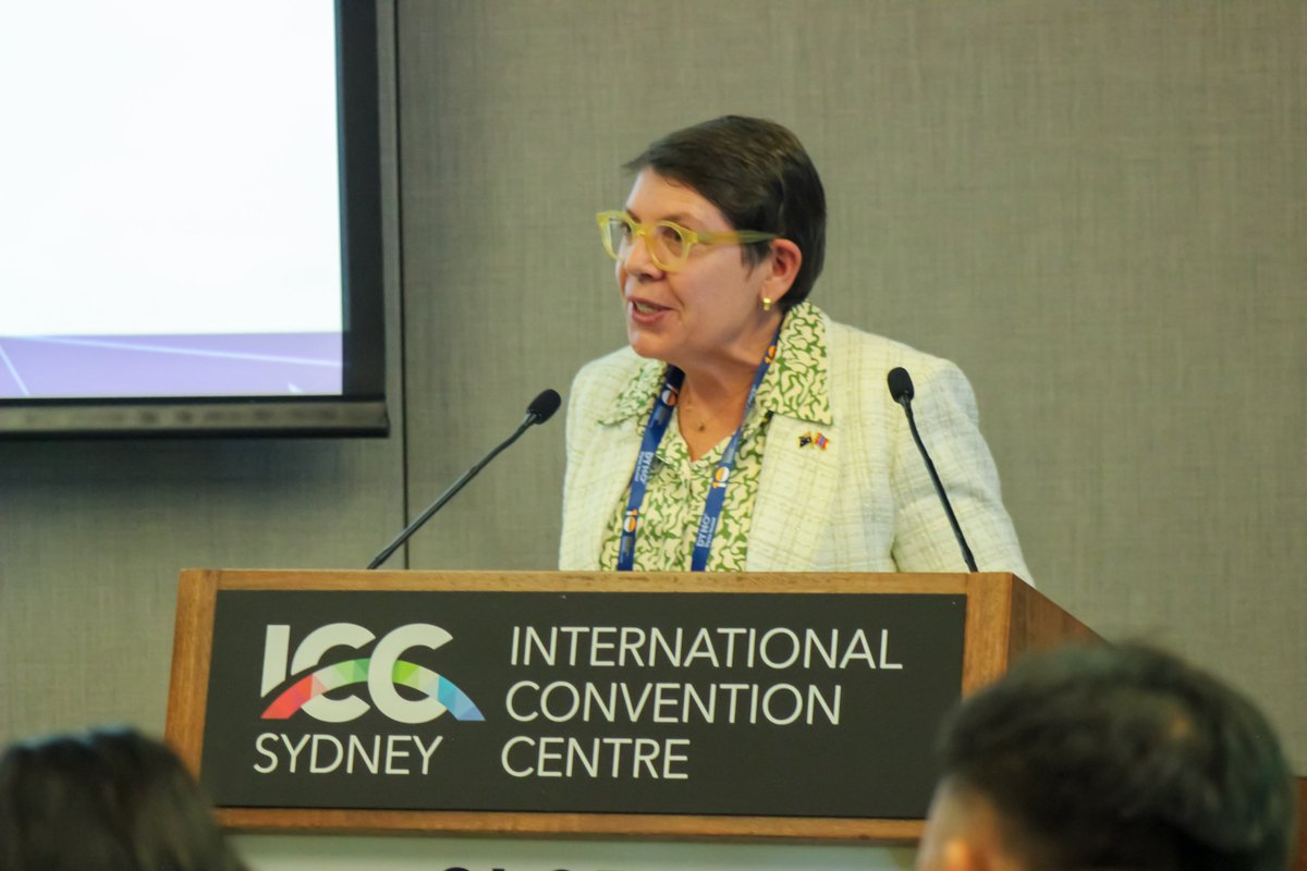 АМЕП хөтөлбөр Австрали улсын Сидней хотноо “Олон улсын уул уурхай, эрдэс баялгийн чуулга уулзалт”-д оролцож байна. Энэхүү чуулга уулзалтад оролцох үйл ажиллагааг хамтран зохион байгуулж буй УУХҮЯ, МУУҮА болон хувийн хэвшлийн нийт төлөөллүүддээ гүн талархал илэрхийлье.