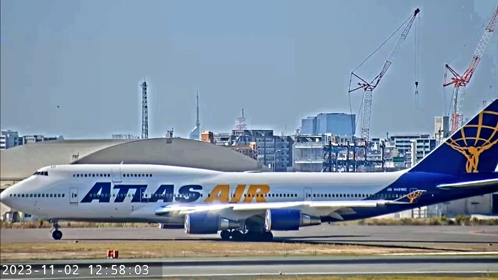 4iuv3KDdMn1YDx5's tweet photo. アトラスB747、今日もFUKに飛来
自衛隊前からの誘導路侵入で
画面いっぱいに撮せました😍
https://t.co/Y2chtXclRc
動画はYouTubeご覧ください。
#福岡空港ライブカメラ
#福岡空港
#Atlasair #B747
#N481MC
#ジャンボ機 https://t.co/Dc9rlQSYYQ