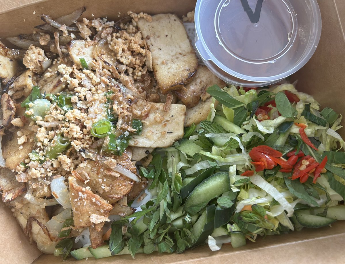jess_marnich's tweet photo. A walk, a coffee &amp; lovely food from #SpringRolling who continue to amaze me with their hardworking kitchen &amp; gorgeous FOH ppl
#MelbsWest https://t.co/uu3keInGsH