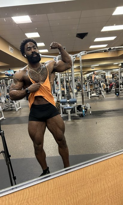 Late night Sesh 💪🏿 https://t.co/kmKvfI4czZ