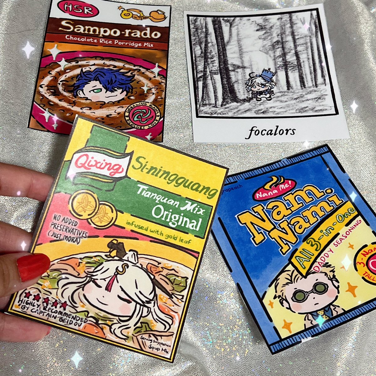 holograpeach's tweet photo. wallets are here! also made some small prints 💕 https://t.co/b54CtQEX7d