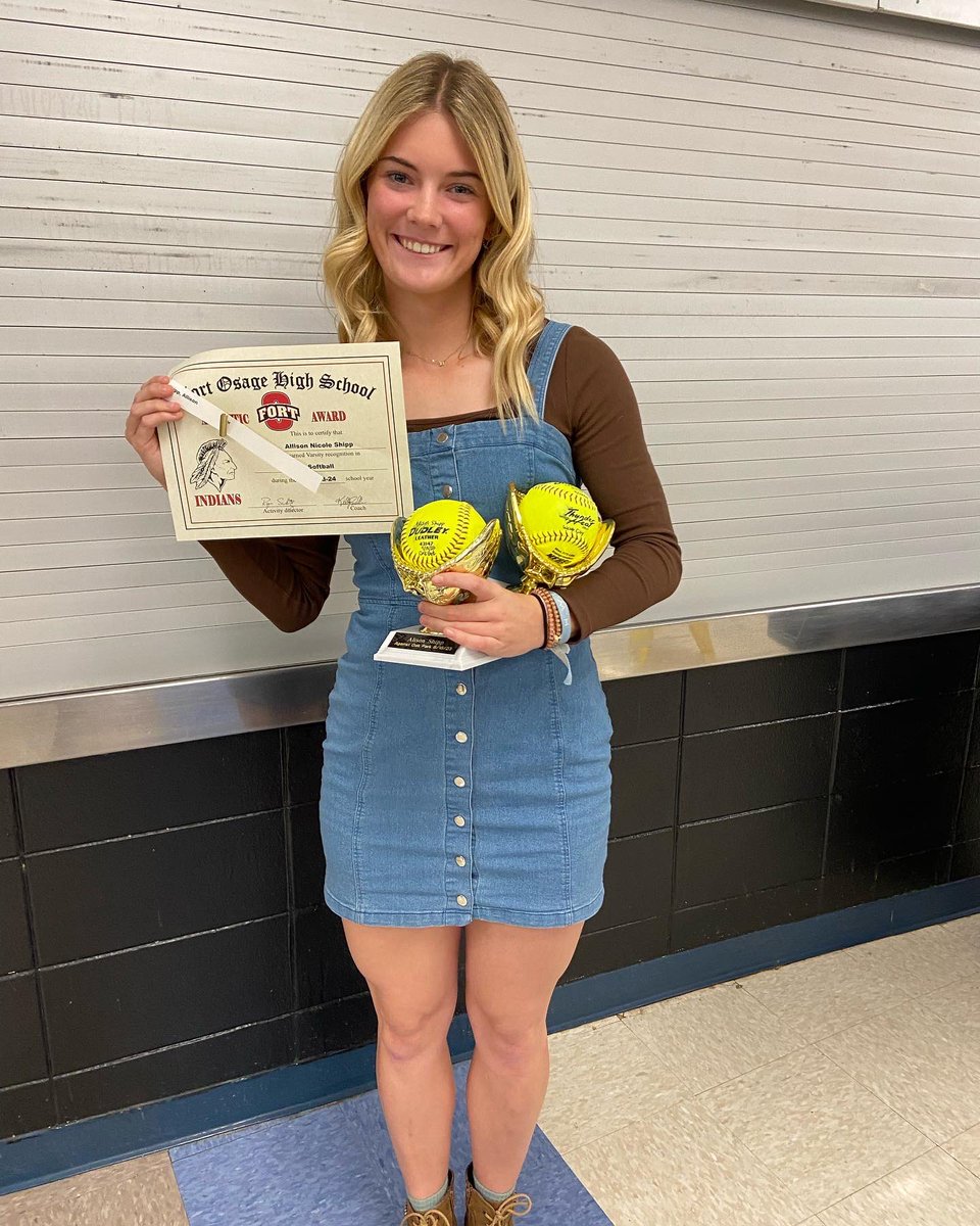 TraciShipp2's tweet photo. High school softball has officially come to an end. It has been a fun 4 years….thank you to the coaches who believed in and supported my girl during this journey!! ❤️🤍🖤🥎 https://t.co/RFEJiKGCXN