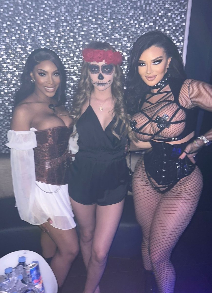 Krystal Bank$ ๐LV +๐ฉ (@_krystalbanks_) on Twitter photo Halloween Fun๐โ ๏ธ๐น
with <a href="/Ms_KimberlyRose/">๐ฒ๐๐๐๐๐๐๐ ๐น๐๐๐</a> and <a href="/LeilaBelmont/">Leila Belmont</a>
RSVP Lin๐ on Bio๐ฅ
luxylist.it/_krystalbanks_ Halloween Fun๐โ ๏ธ๐น
with <a href="/Ms_KimberlyRose/">๐ฒ๐๐๐๐๐๐๐ ๐น๐๐๐</a> and <a href="/LeilaBelmont/">Leila Belmont</a>
RSVP Lin๐ on Bio๐ฅ
luxylist.it/_krystalbanks_